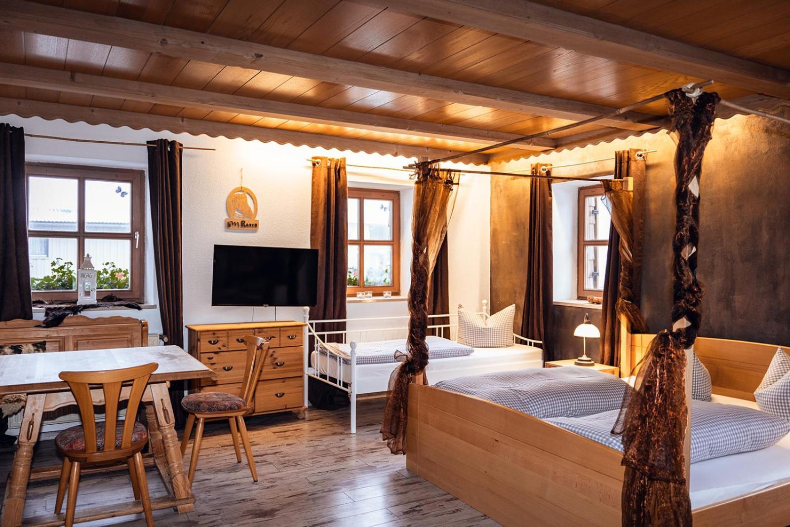 Landhotel Zum Matthiasl Bischofsreut Bagian luar foto